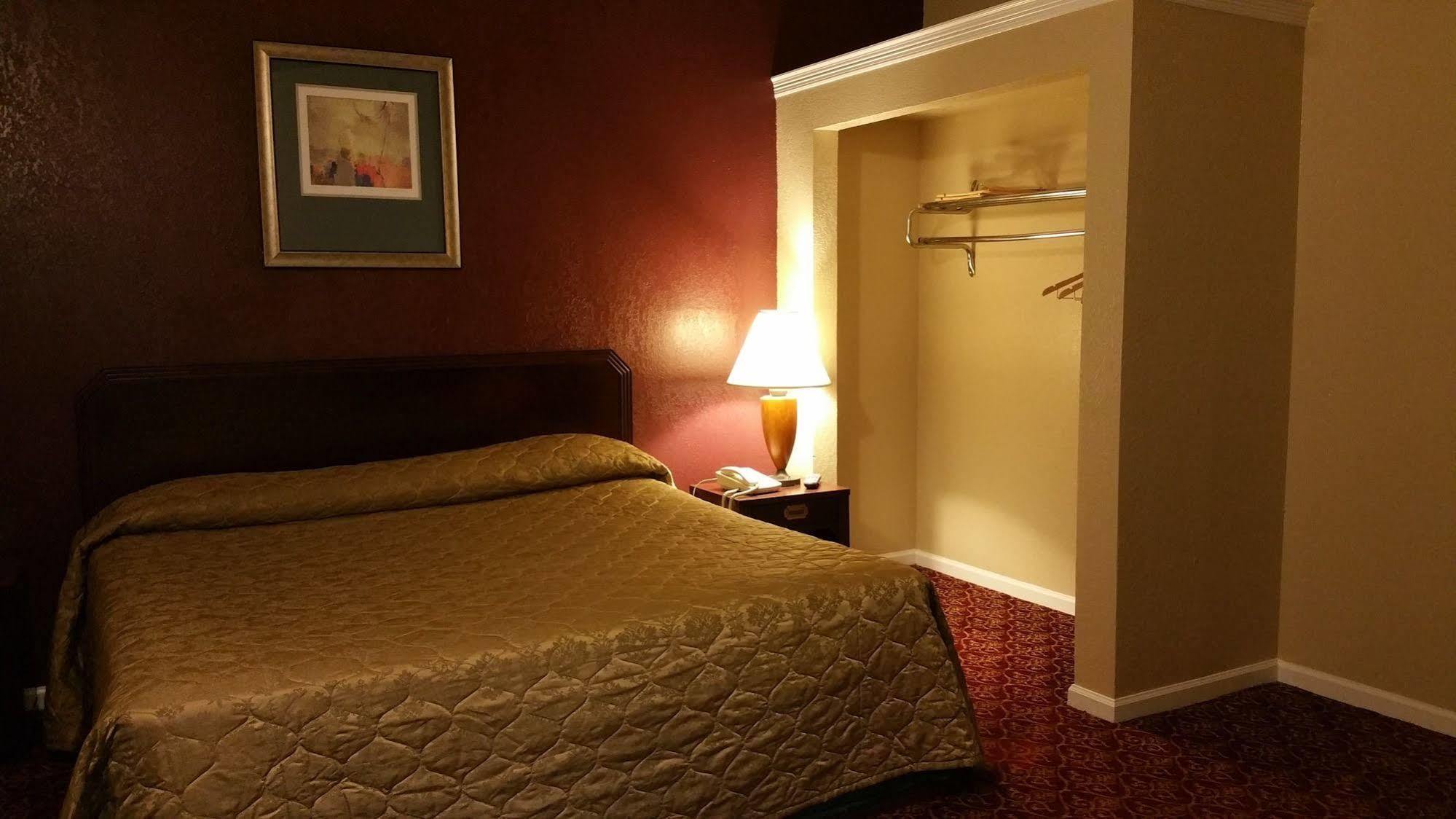 Executive Inn And Suites ว็อกซาแฮทชี ภายนอก รูปภาพ