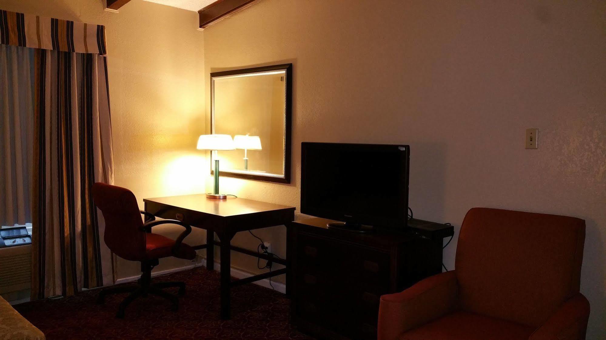 Executive Inn And Suites ว็อกซาแฮทชี ภายนอก รูปภาพ